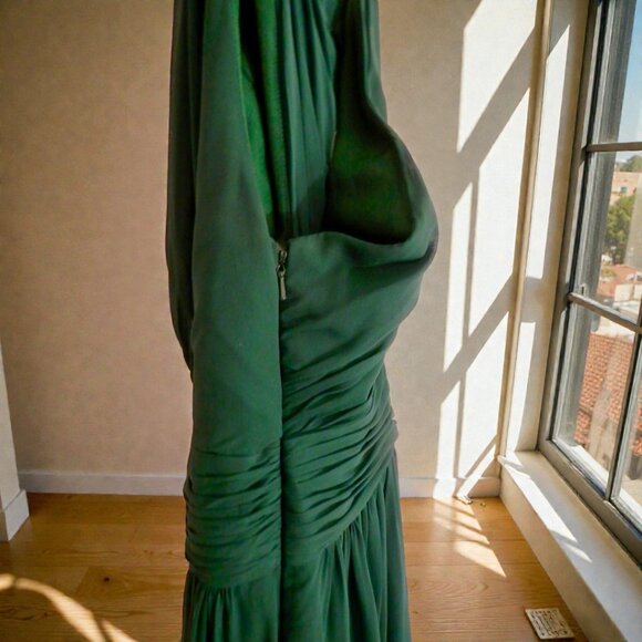 Elegant, Custom-made, Emerald Green Chiffon Evening Gown – Size 10/12 - Picture 8 of 10